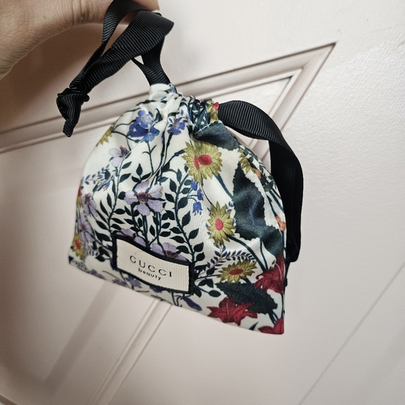 New Gucci Beauty Floral Pouch & Hair Scrunchies Set Floral Dust Bag